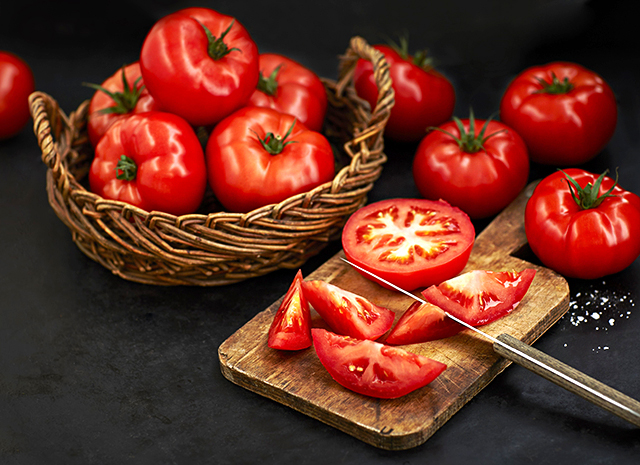 3 рецепта из томатов: гаспачо, салат и брускетта