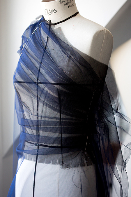 250 часов работы: как создавалось платье Эмилии Кларк для премьеры "Хана Соло"