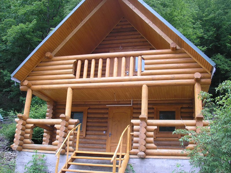 Особенности строительства деревянного балкона